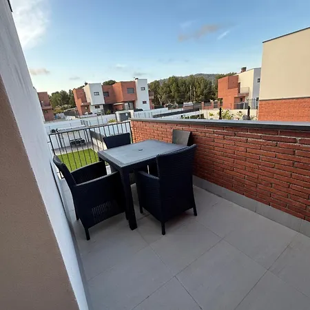 Casa Con Piscina Y Parking En *