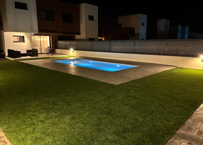Casa Con Piscina Y Parking En Roda De Berà Hébergement de vacances