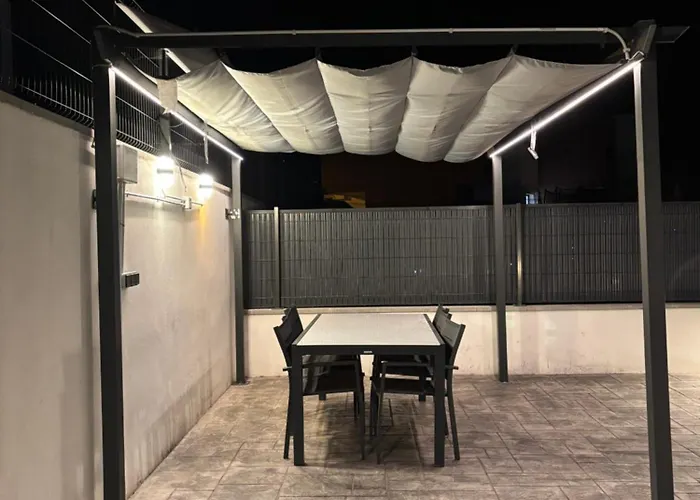 Casa Con Piscina Y Parking En Roda De Berà Hébergement de vacances *