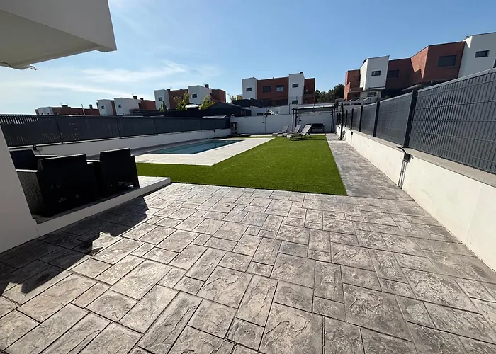 Casa Con Piscina Y Parking En Roda De Berà Roda de Bará