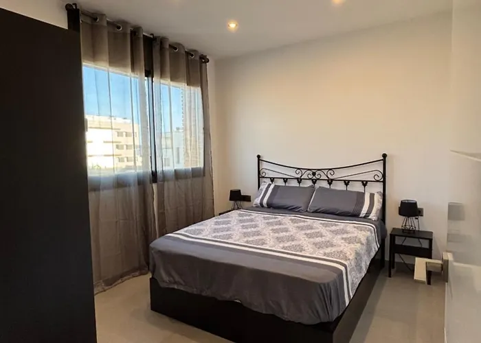 Casa Con Piscina Y Parking En Roda De Berà Hébergement de vacances *