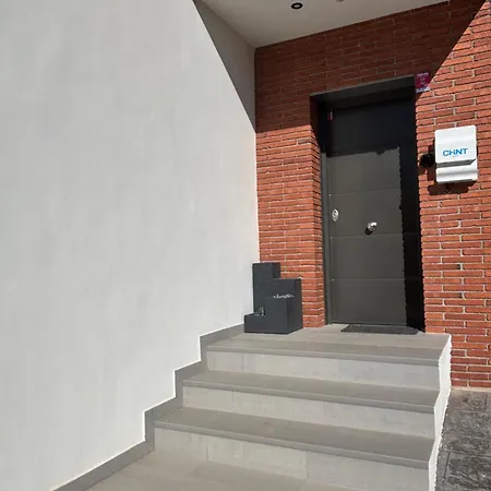 Casa Con Piscina Y Parking En * Roda de Bera