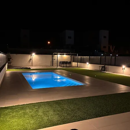 Casa Con Piscina Y Parking En