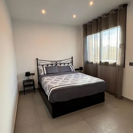 Casa Con Piscina Y Parking En *