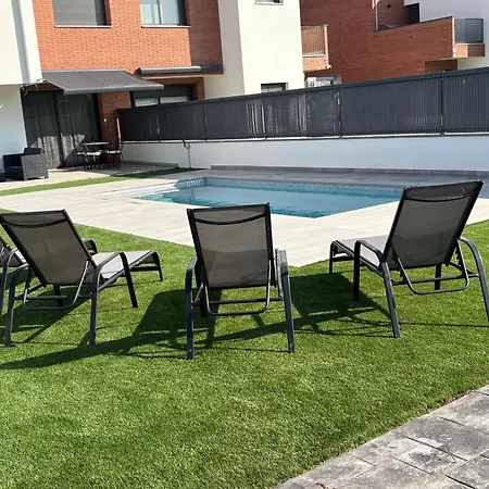 Casa Con Piscina Y Parking En * Roda de Bera