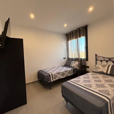 Casa Con Piscina Y Parking En
