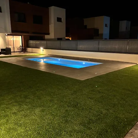 Casa Con Piscina Y Parking En Tatil Evi