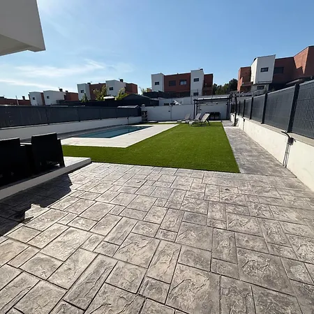 Casa Con Piscina Y Parking En Roda de Bará
