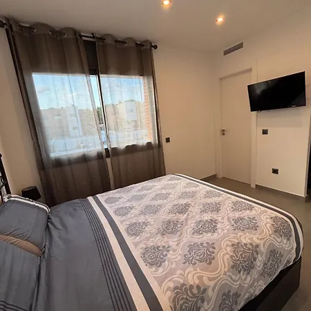 Casa Con Piscina Y Parking En *