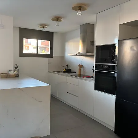 Casa Con Piscina Y Parking En * Roda de Bará