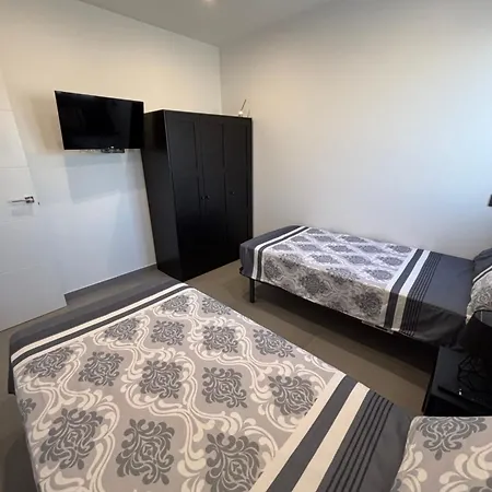 Casa Con Piscina Y Parking En Hébergement de vacances Roda de Bará