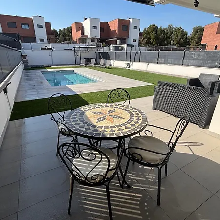 Casa Con Piscina Y Parking En Tatil Evi
